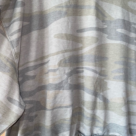 Z Supply camo top - Picture 3 of 5